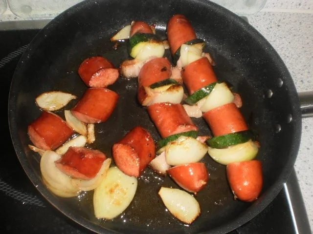 Rezept: Bockwurstpieß an gefüllten Kohlrabi Bild Nr. 5 Bockwurstpieß an gefüllten Kohlrabi - Rezept - Bild Nr. 5