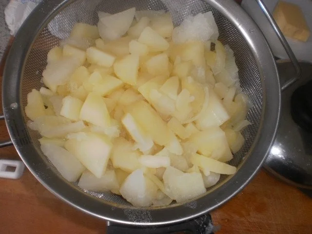 Rezept: Bockwurstpieß an gefüllten Kohlrabi Bild Nr. 6 Bockwurstpieß an gefüllten Kohlrabi - Rezept - Bild Nr. 6