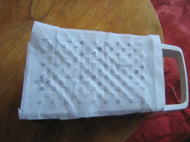 Ziegenkäsetaler in Kräuterpanade mit lauwarmem Spargelsalat und Panadeküchlein - Rezept - Bild Nr. 8