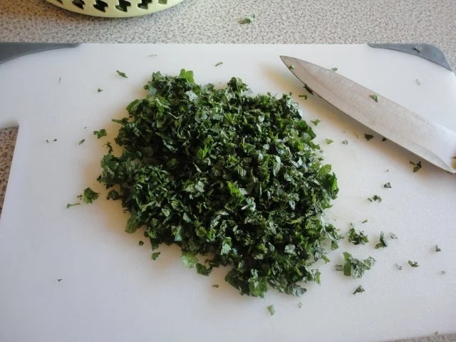 Zitronenmelissen-Eis - ohne Eismaschine - Rezept - Bild Nr. 3