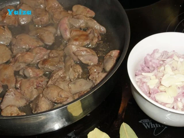 Higado de pollo en salsa de Jerez - Rezept - Bild Nr. 4