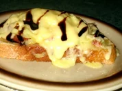 Snack/Brot - Toast mit Tomaten, Zwiebeln und rohem Schinken - Rezept