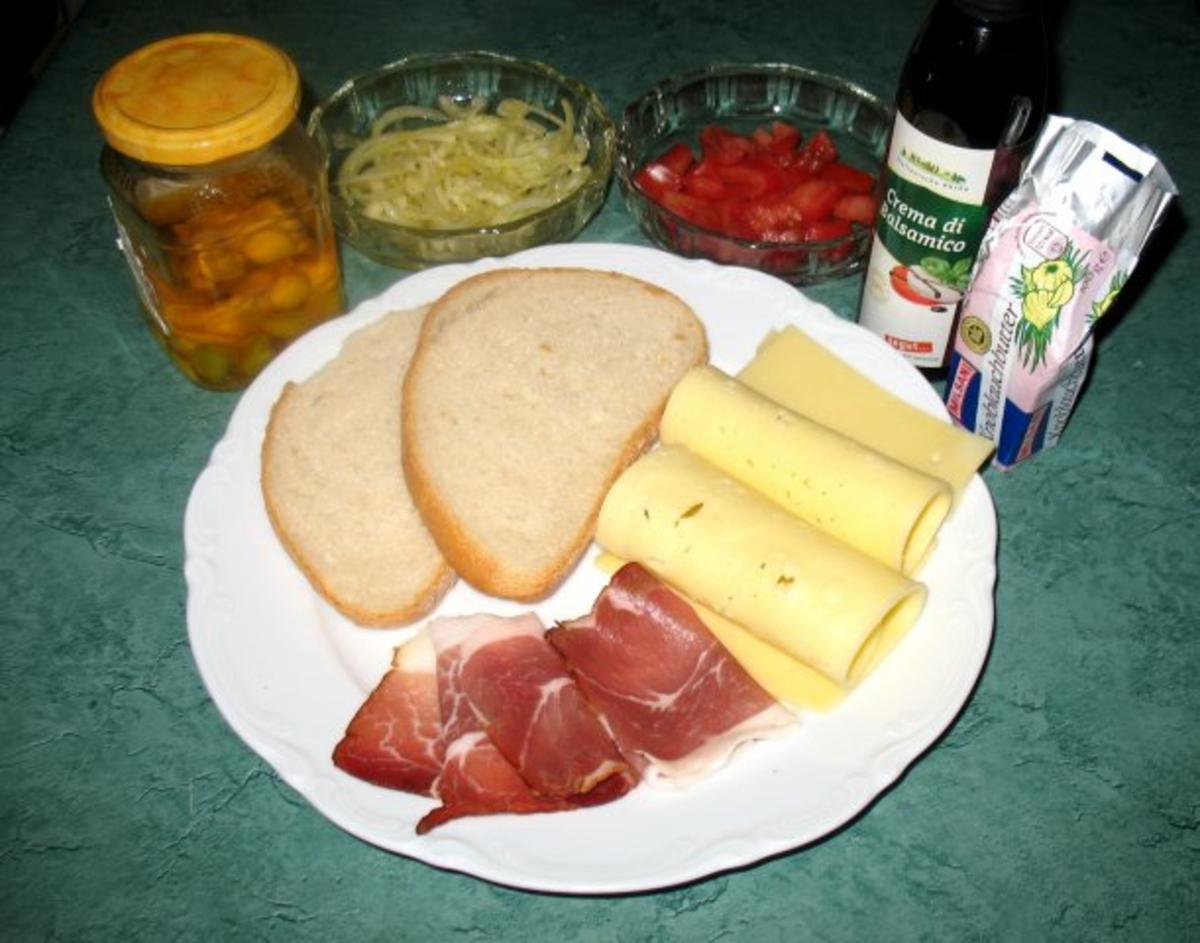 Snack/Brot - Toast mit Tomaten, Zwiebeln und rohem Schinken - Rezept - Bild Nr. 2