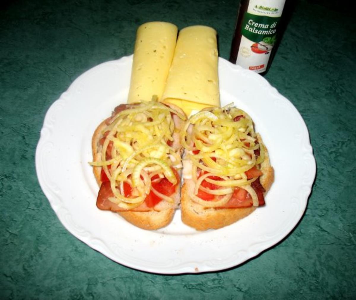 Snack/Brot - Toast mit Tomaten, Zwiebeln und rohem Schinken - Rezept - Bild Nr. 3