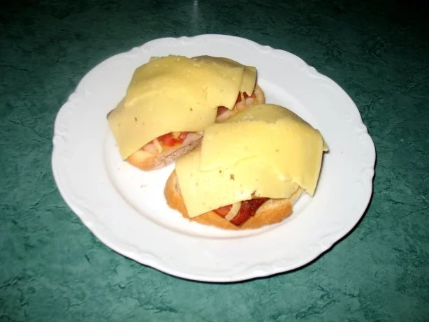Snack/Brot - Toast mit Tomaten, Zwiebeln und rohem Schinken - Rezept - Bild Nr. 4