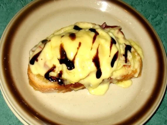 Snack/Brot - Toast mit Tomaten, Zwiebeln und rohem Schinken - Rezept - Bild Nr. 5