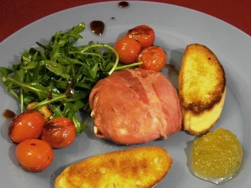 Rezept: Keitumer Ziegenfrischkäse gebraten in einem Mantel aus Galloway-Schinken Keitumer Ziegenfrischkäse gebraten in einem Mantel aus Galloway-Schinken - Rezept