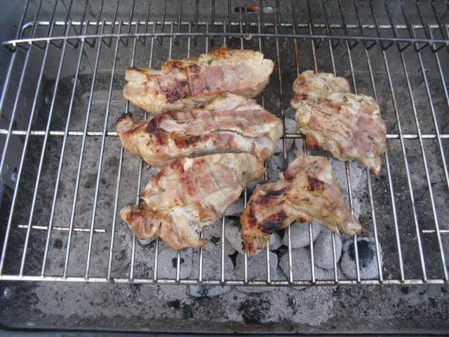 Schweinenacken in Buttermilch-Knoblauch-Marinade - Rezept - Bild Nr. 2