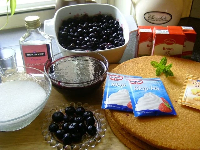 " BLUE ICE  "   SAHNETORTE - Rezept - Bild Nr. 2