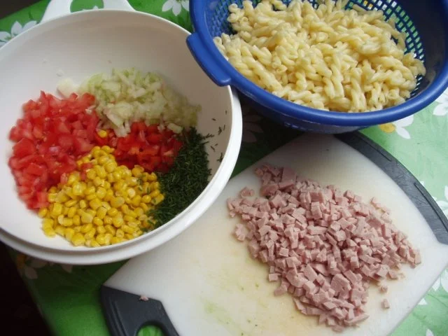 Rezept: Nudelsalat - rot - gelb - grün Nudelsalat - rot - gelb - grün - Rezept