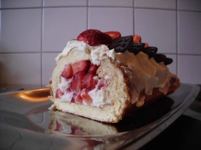Erdbeer-Rolle - Rezept