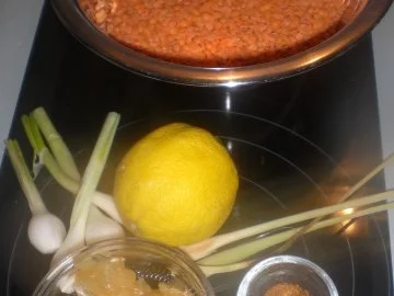 Linsen-Zitronensuppe mit Lammklößchen - Rezept