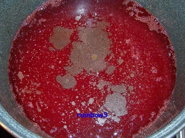 Rezept: Einmachen: Erdbeer-Rhabarber-Gelee Bild Nr. 2 Einmachen: Erdbeer-Rhabarber-Gelee - Rezept - Bild Nr. 2