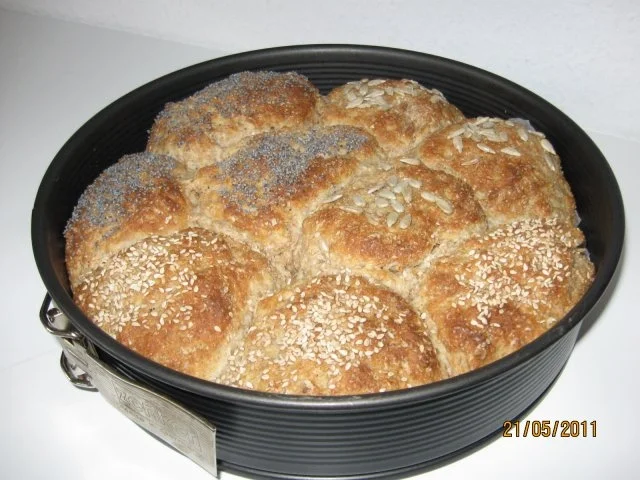 Vollkorn - Joghurt - Brötchen - Rezept