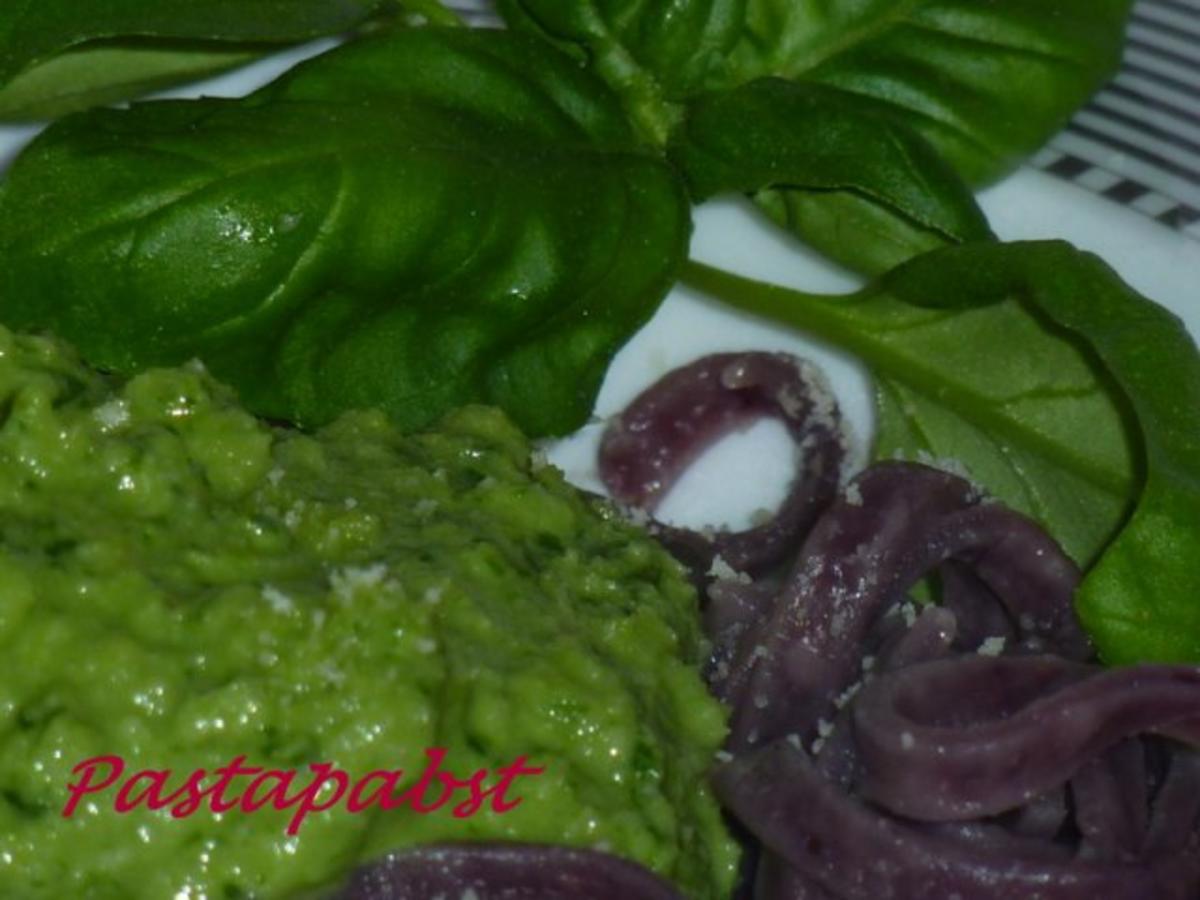 Heidelbeerspaghetti mit süssem Pesto - Rezept - Bild Nr. 2
