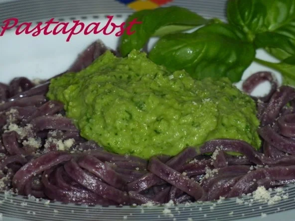 Rezept: Heidelbeerspaghetti mit süssem Pesto Bild Nr. 3 Heidelbeerspaghetti mit süssem Pesto - Rezept - Bild Nr. 3