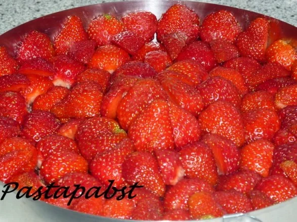 Schwarz-Weiße-Erdbeertorte - Rezept - Bild Nr. 2