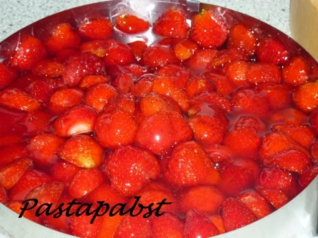 Schwarz-Weiße-Erdbeertorte - Rezept - Bild Nr. 3