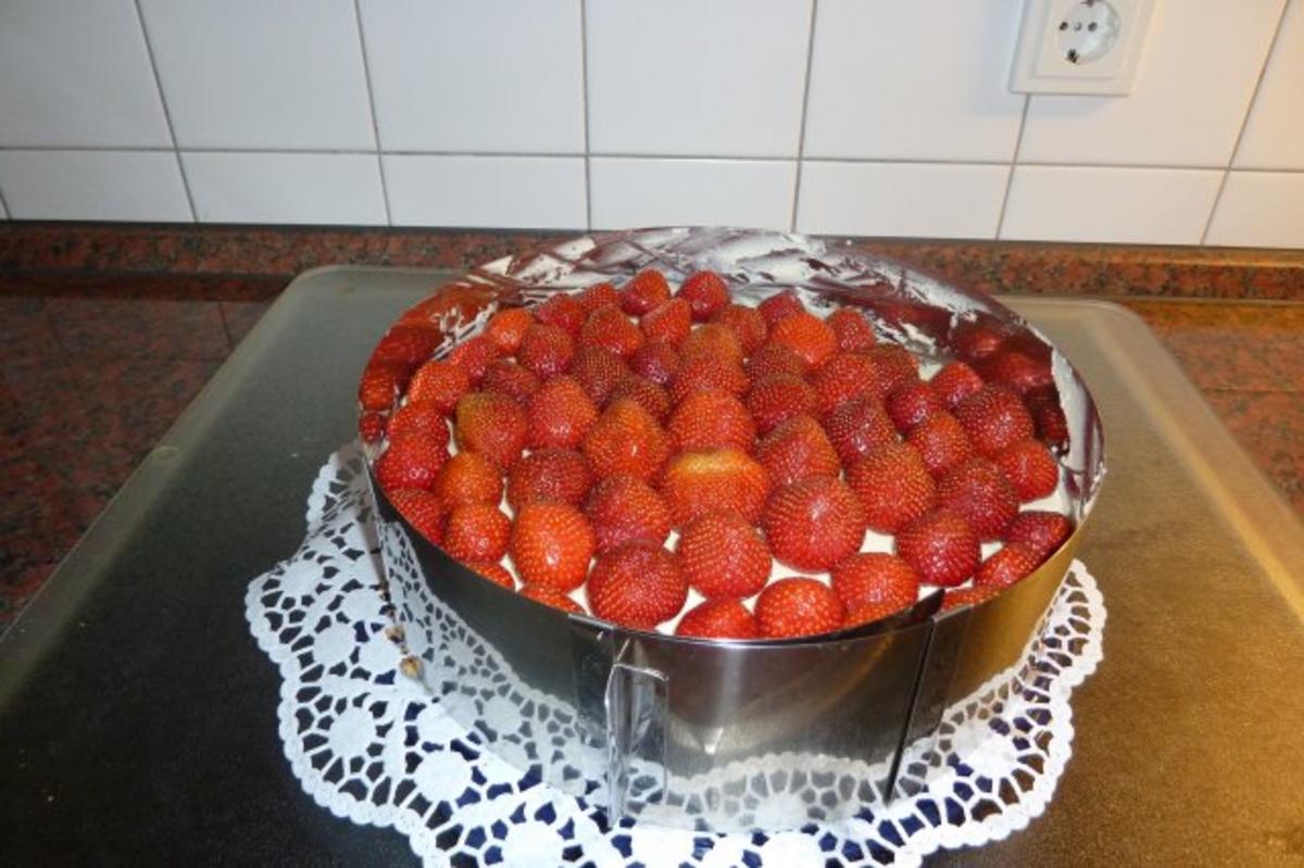 Bilder für Erdbeertorte Reines Hüftgold, aber lecker - Rezept