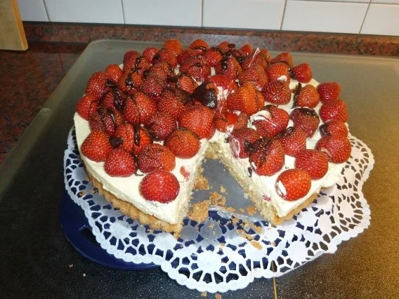 Rezept: Erdbeertorte Bild Nr. 3 Erdbeertorte - Rezept - Bild Nr. 3