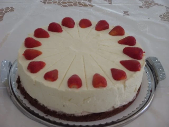 Rezept: Erdbeer-Vanille-Joghurt Torte Bild Nr. 2 Erdbeer-Vanille-Joghurt Torte - Rezept - Bild Nr. 2