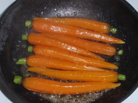 Rezept: Filetstreifen in Tomatensugo mit glasierten Karotten und Basmatireis Bild Nr. 14 Filetstreifen in Tomatensugo mit glasierten Karotten und Basmatireis - Rezept - Bild Nr. 14