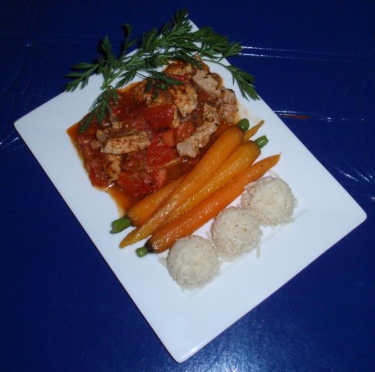 Filetstreifen in Tomatensugo mit glasierten Karotten und Basmatireis - Rezept - Bild Nr. 16