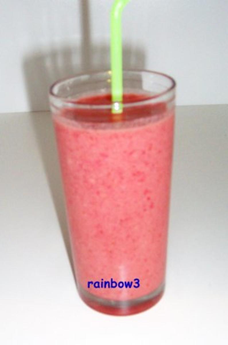 Bilder für Getränk: Erdbeer-Ananas-Kokos-Shake - Rezept