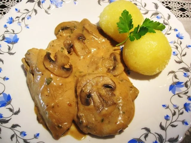 Rezept: Hähnchenbrust in Pilzrahm-Soße ... Hähnchenbrust in Pilzrahm-Soße ... - Rezept