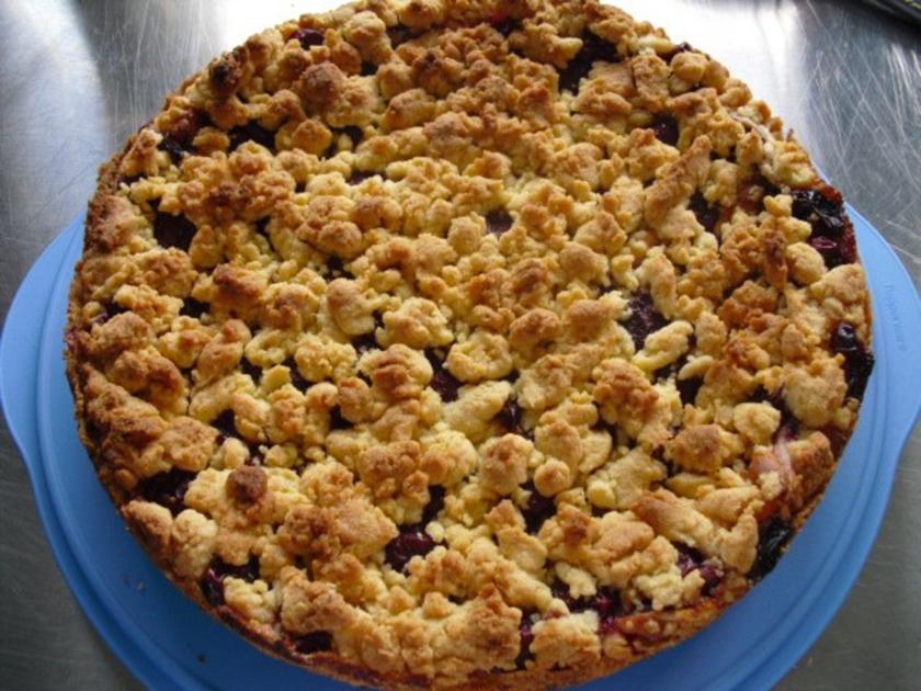 gefüllter Kirsch-Streusel-Kuchen - Rezept - kochbar.de