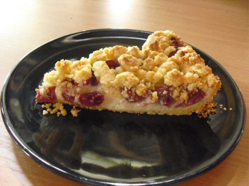 gefüllter Kirsch-Streusel-Kuchen - Rezept - kochbar.de