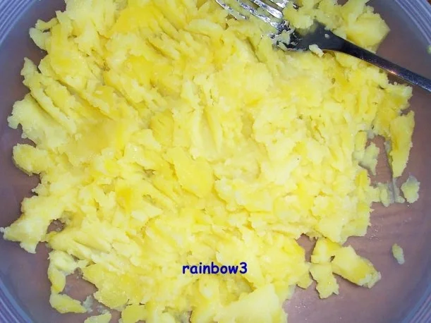 Kochen: Kartoffel-Hackfleisch-Bälle mit Überraschung plus Tomatensauce - Rezept - Bild Nr. 2