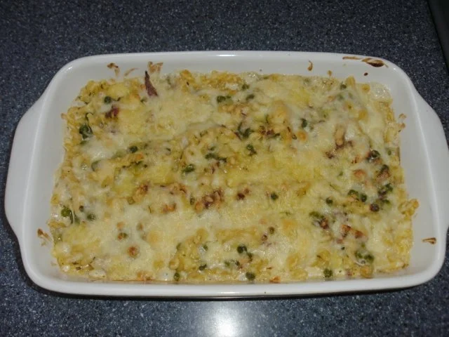 Nudelauflauf mit Erbsen und Speck - Rezept