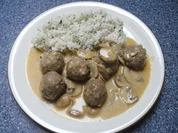 Hack-Klößchen in Champignonrahm - Rezept