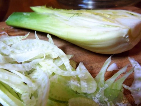 Pfeffrig-fruchtige Hähnchenbrust, gebratener Fenchel und Rosmarin-Kartoffelwürfel - Rezept - Bild Nr. 3