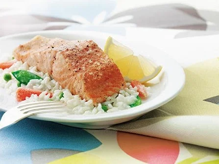 Lachs in crème de légumes auf Reis - Rezept