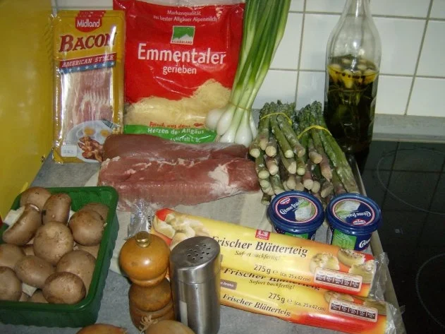 Rezept: Schweinefilet und grüner Spargel im Blätterteig Bild Nr. 2 Schweinefilet und grüner Spargel im Blätterteig - Rezept - Bild Nr. 2