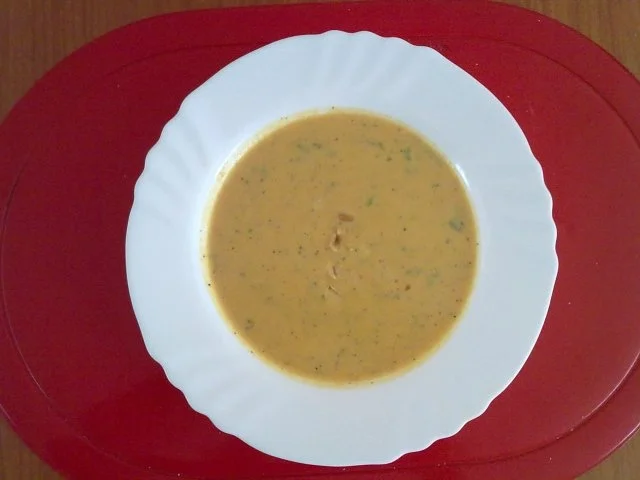 Rezept: Möhrensuppe mit Erdnüssen Möhrensuppe mit Erdnüssen - Rezept