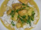 Huhn : Curryhühnchen mit Annanas auf Cocos-Reis - Rezept