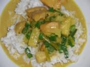 Huhn : Curryhühnchen mit Annanas auf Cocos-Reis - Rezept