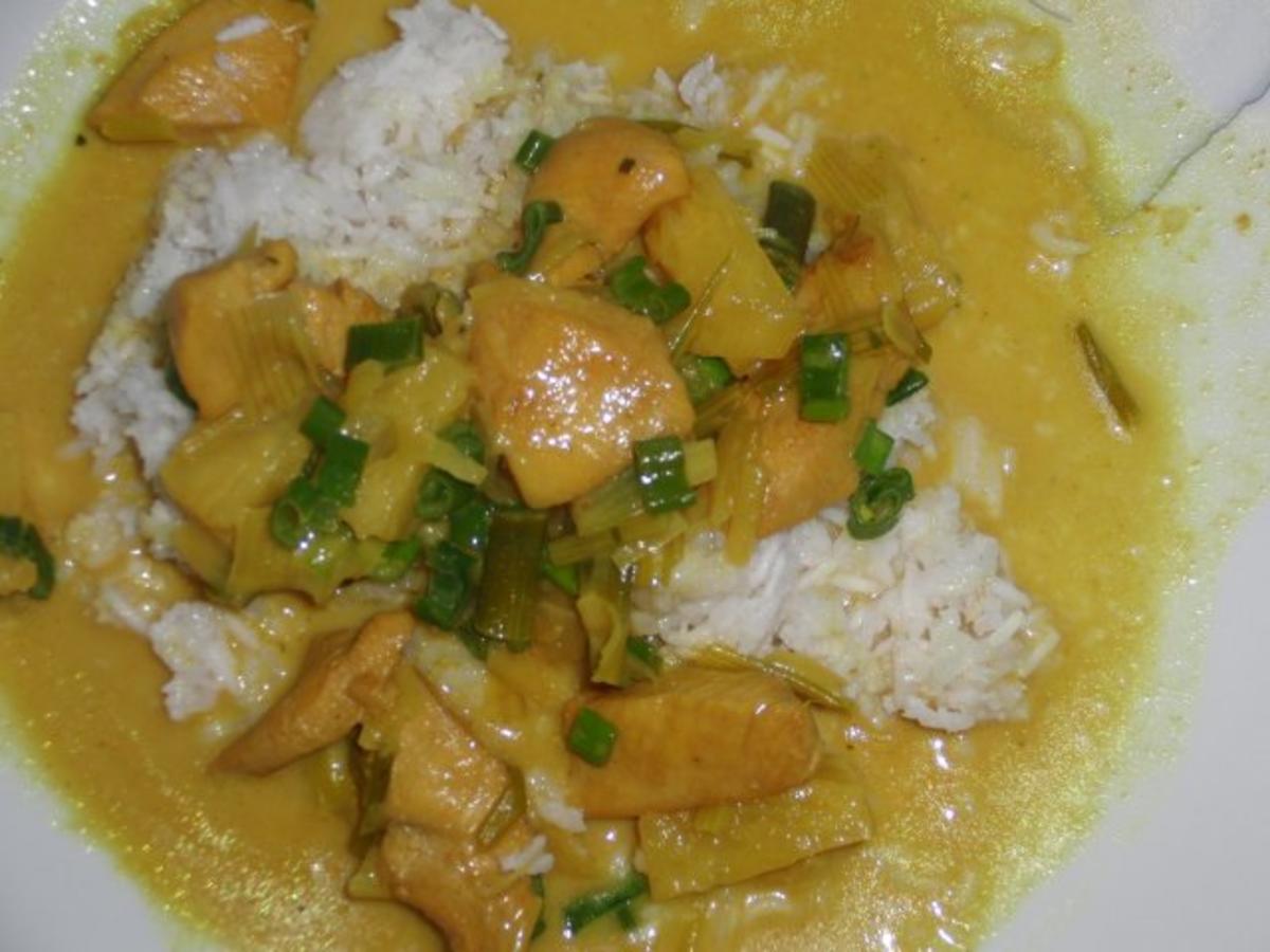 Huhn : Curryhühnchen mit Annanas auf Cocos-Reis - Rezept - Bild Nr. 3