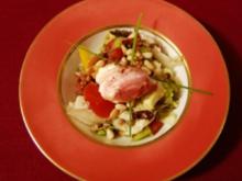 Blattsalat mit warmem Ziegenkäse, Linsen u. Pinienkernen (Hera Lind) - Rezept