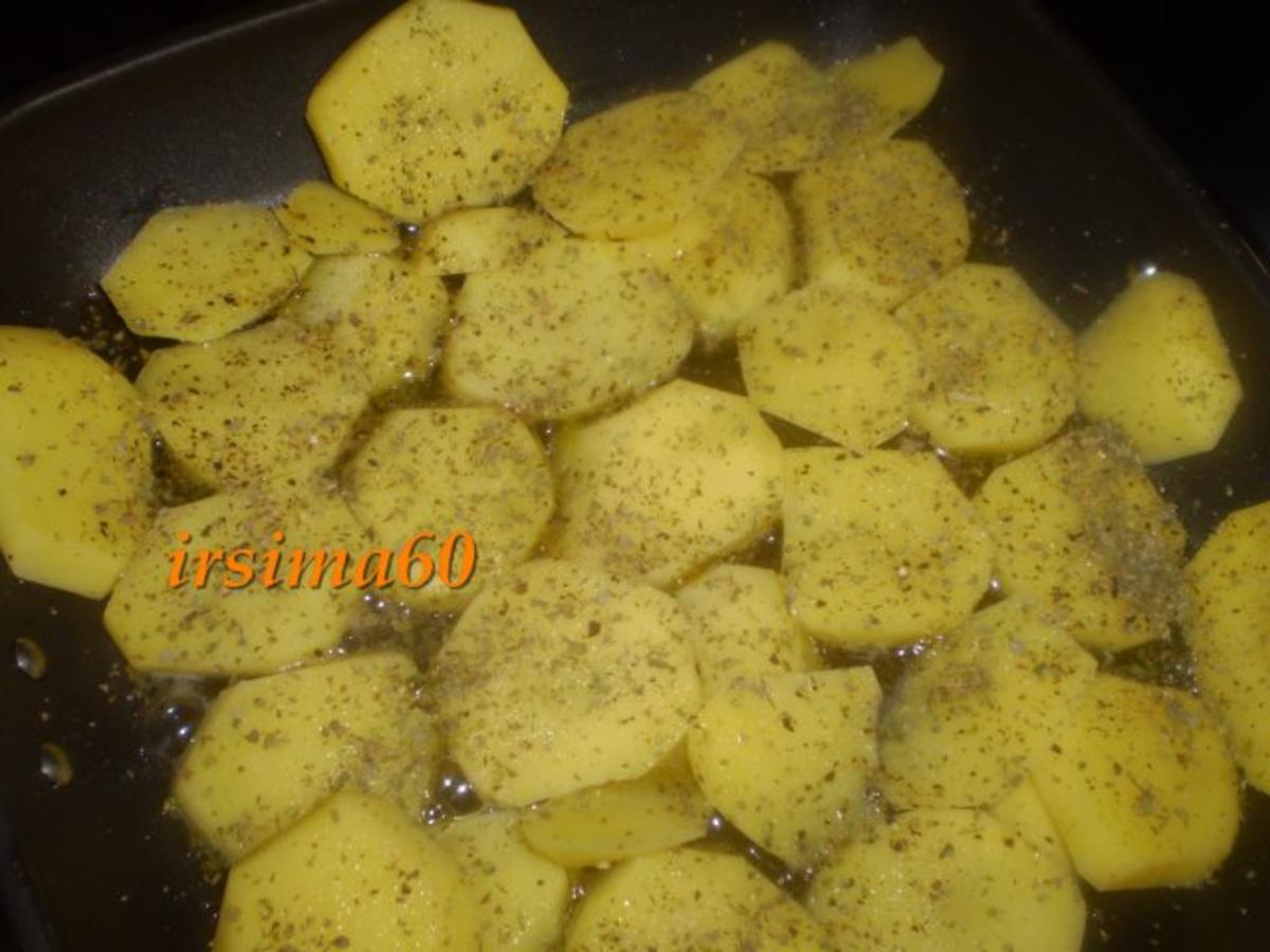 Schmorkartoffeln mit Ei und Gurkensalat - Rezept - Bild Nr. 2