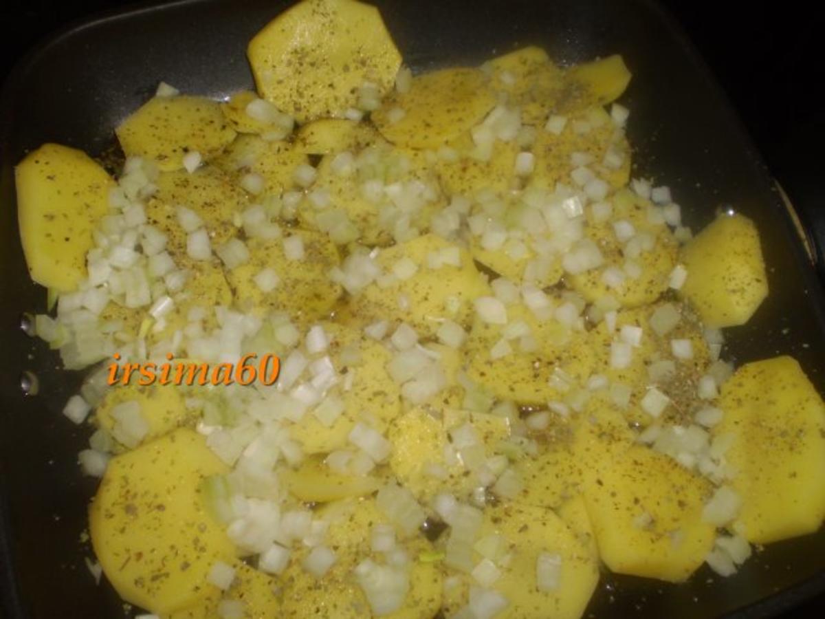 Schmorkartoffeln mit Ei und Gurkensalat - Rezept - Bild Nr. 3