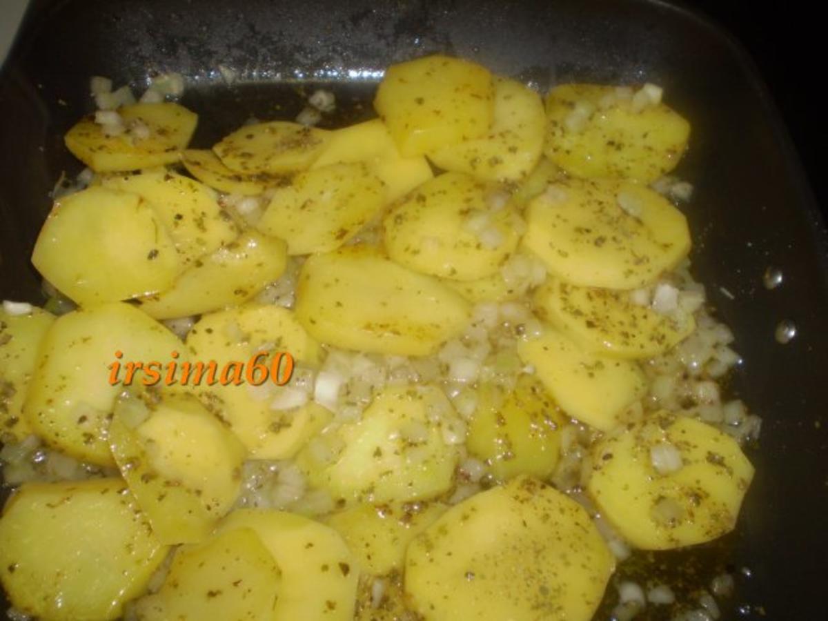 Schmorkartoffeln mit Ei und Gurkensalat - Rezept - Bild Nr. 4