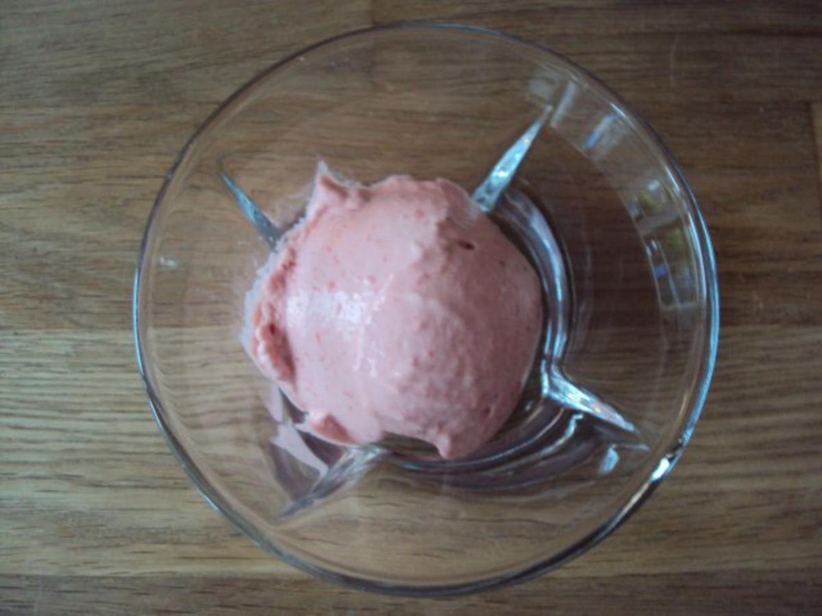 Erdbeer-Sahne Eis - Rezept
