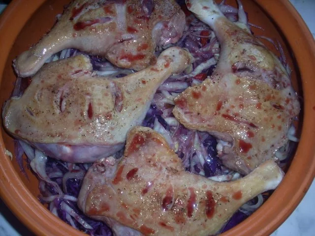Entenkeulen auf rot-weiß-Kraut im Römertopf - Rezept - Bild Nr. 6