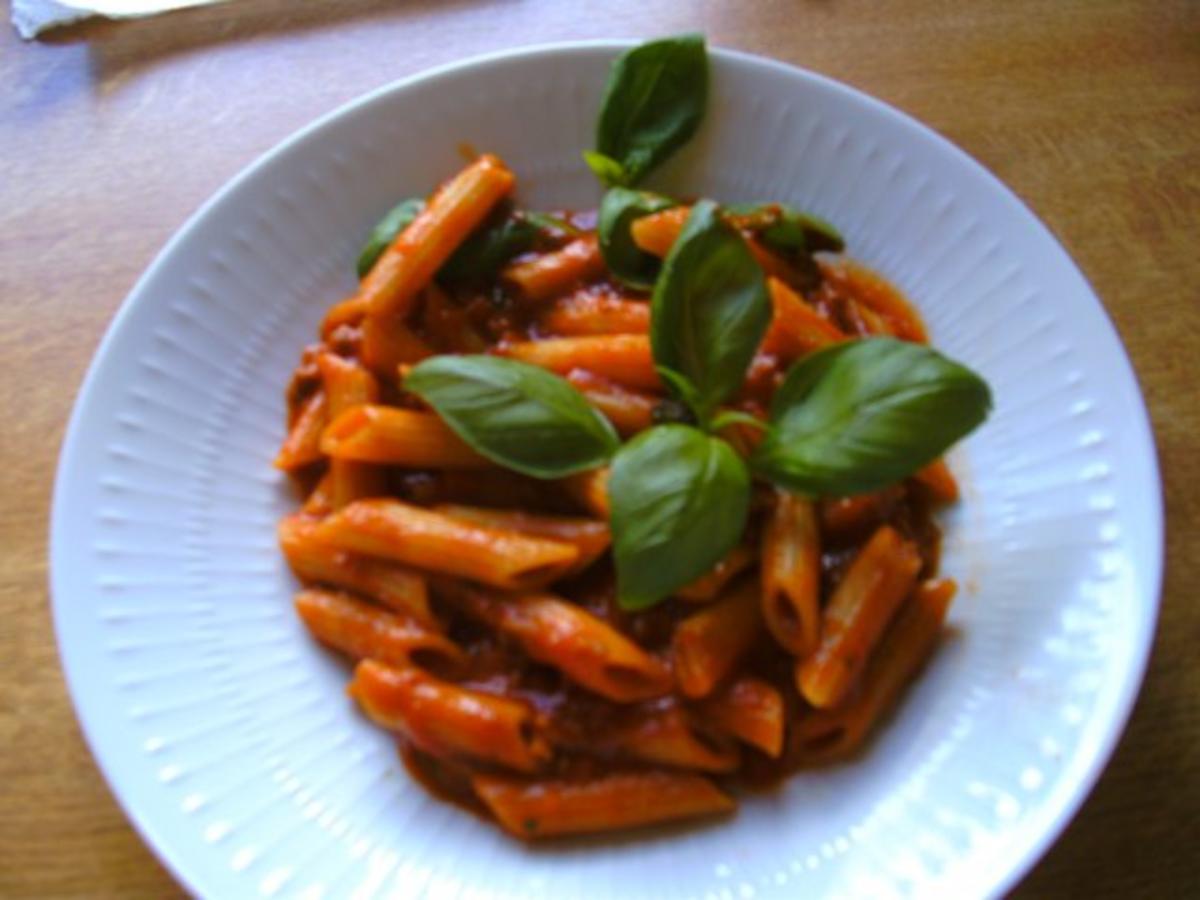 Nudeln mit Tomatensoße.. und Mett - Rezept Eingereicht von Sascha-kocht