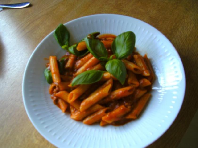 Nudeln mit Tomatensoße.. und Mett - Rezept - kochbar.de