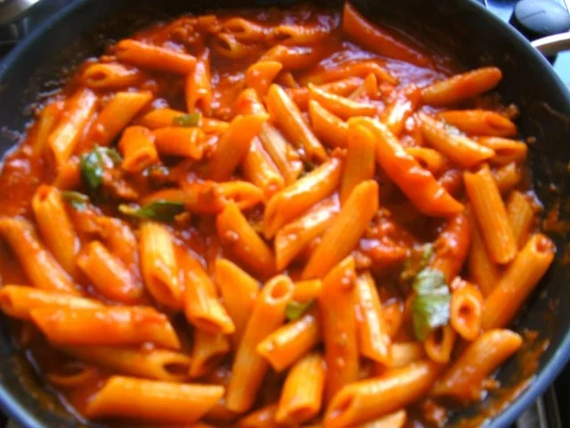 Rezept: Nudeln mit Tomatensoße.. und Mett Bild Nr. 4 Nudeln mit Tomatensoße.. und Mett - Rezept - Bild Nr. 4